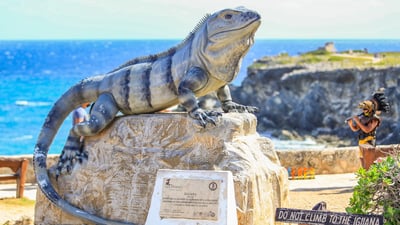 Estatua de iguana en Punta Sur Isla Mujeres