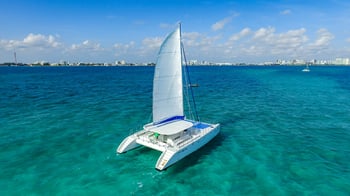 Vista aérea do Maines da Cancun Sailing