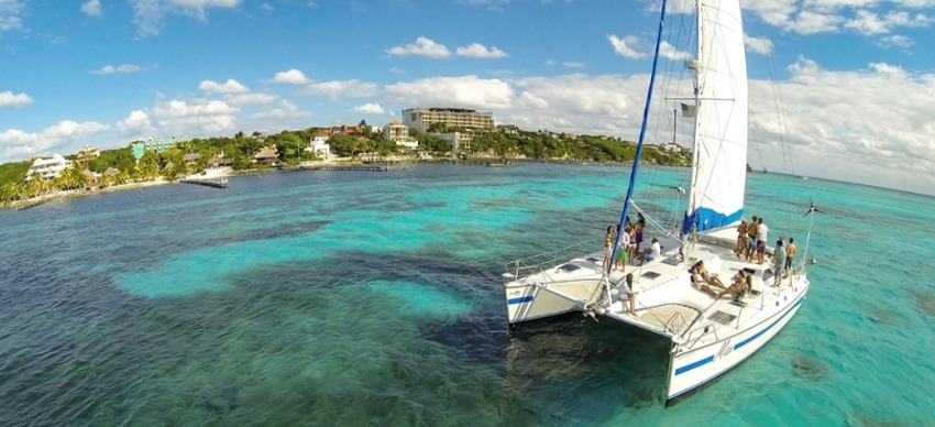 Isla Mujeres-in-catamaran-Cancun Sailing