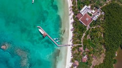 Vista aérea del muelle de Isla Contoy