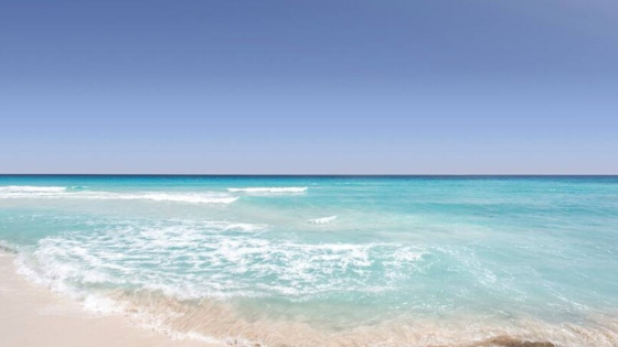 turquoise sea from cancun