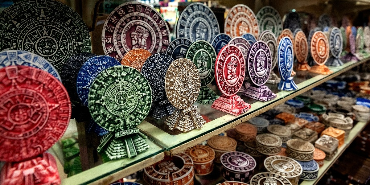 gift-shop-at-mexican-marketplace-in-cancun-mexico-2022-05-09-00-18-30-utc-1