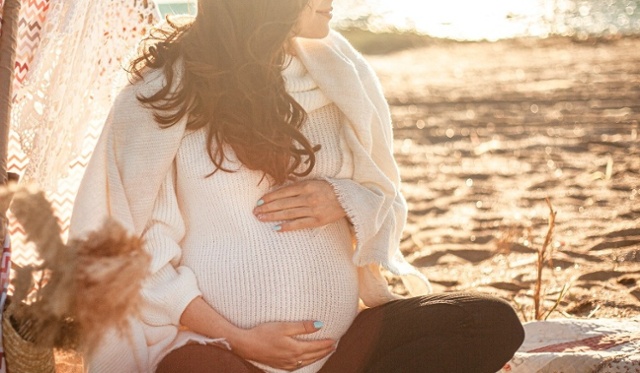 pregnant-woman-resting-in-beach-in-autumn-weather-2021-09-14-17-51-25-utc-1-1-1