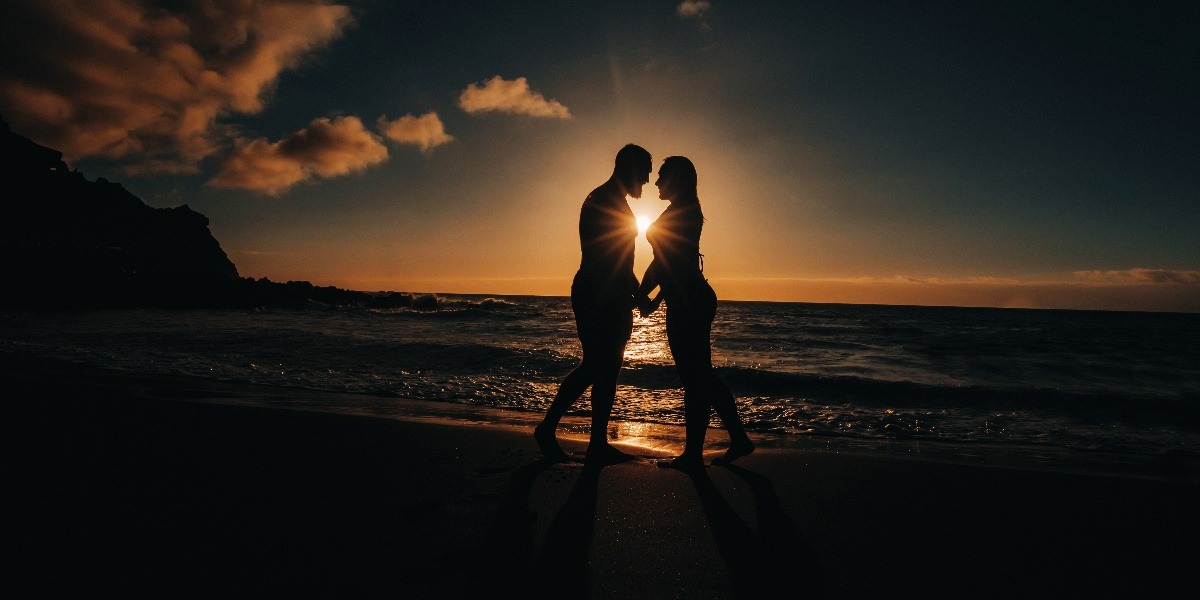 Romantic proposal on the beach