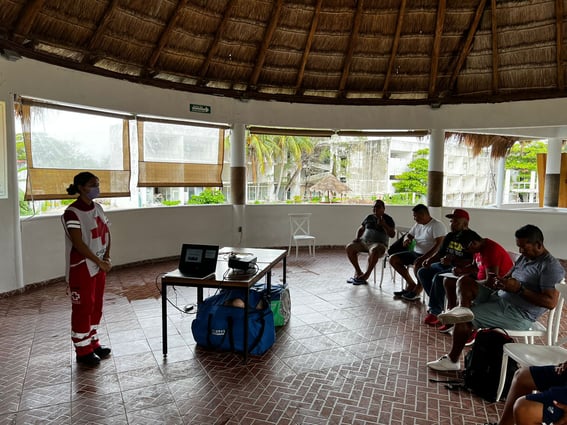 Curso de Cruz Roja en Cancun Sailing