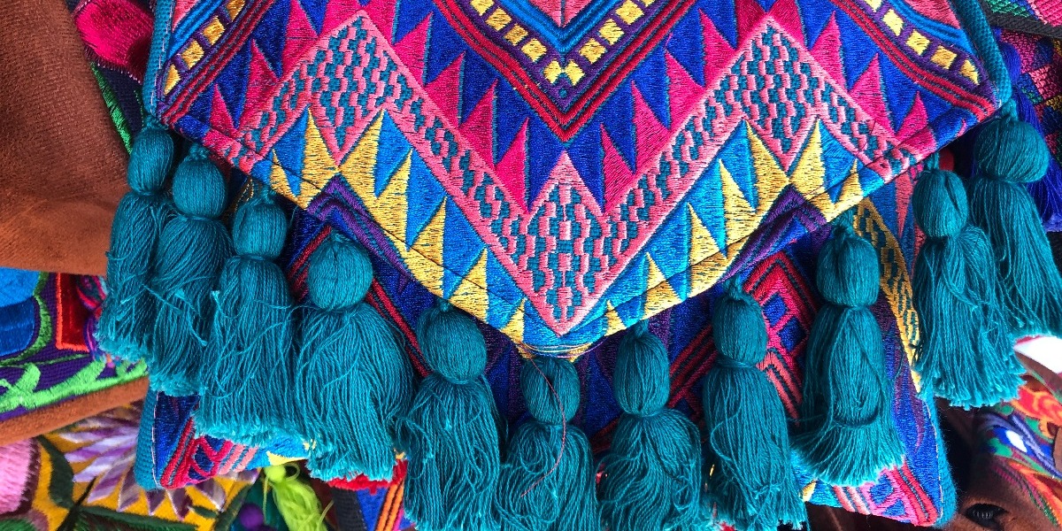 Bolsa bordada a la venta en Isla Mujeres