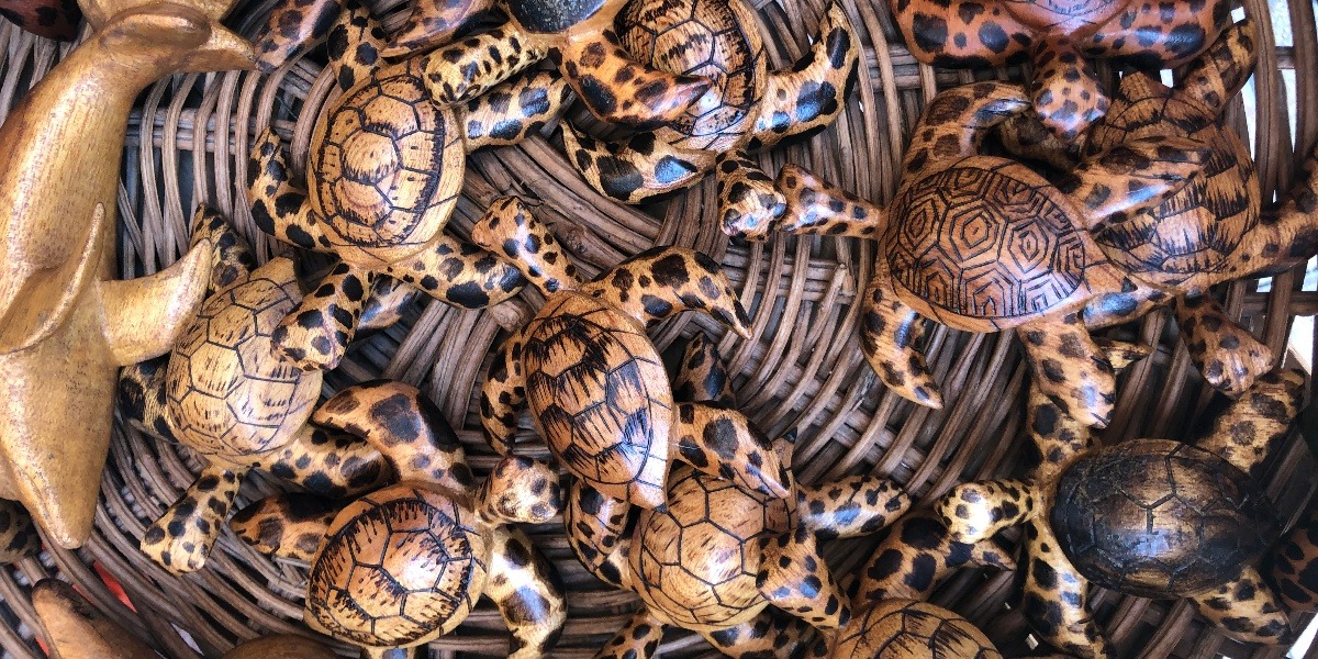 Tortugas de madera como souvenir en Isla Mujeres
