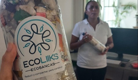 Curso: Creación de ecoladrillos y manejo responsable de desechos impartido por Ecoliiks