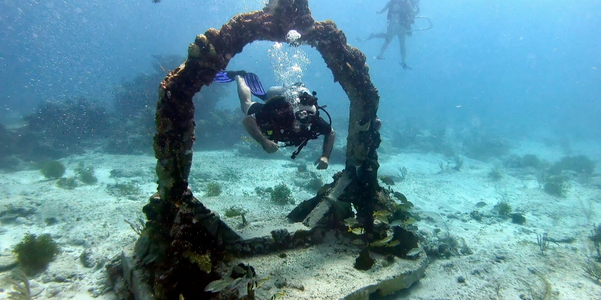 Diving in the Underwater Museum of Cancun