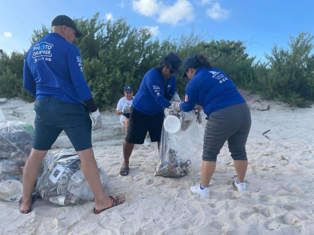 Limpieza de playas en Cancún