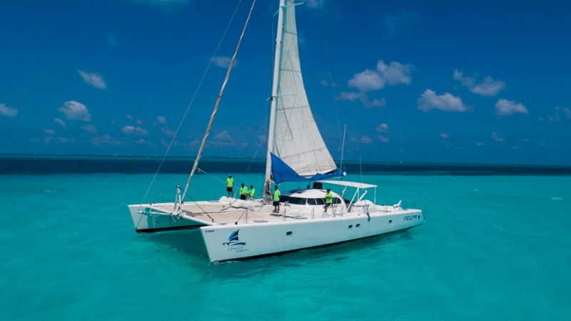 Cancun Sailing - Induna Catamarán