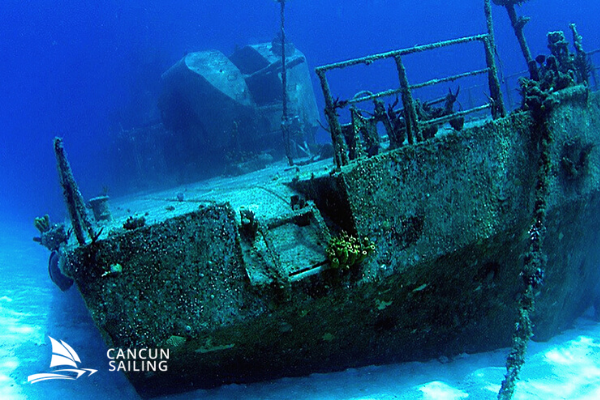 NAVIO AFUNDADO E RECIFE EM CANCUN